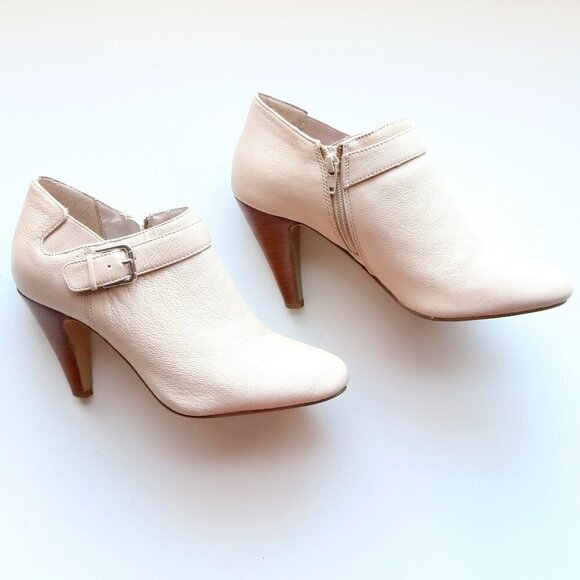 Alfani Shirlee Cream Leather Almond Toe Heeled Ankle Boots Booties 8.5 - Picture 10 of 15
